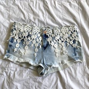 Light Jean shorts with lace draping from the top ⭐️